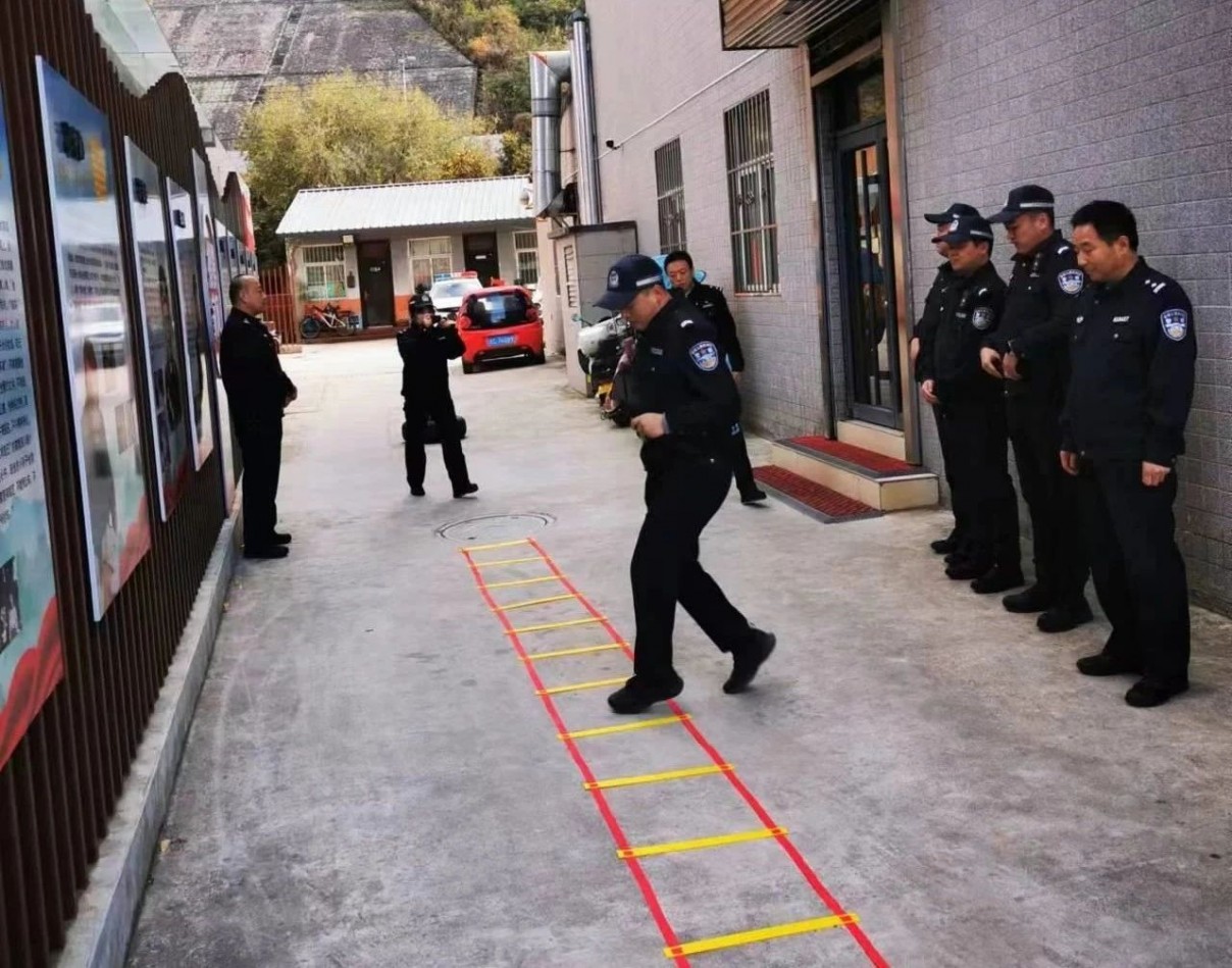 宝鸡中院法警支队到凤县法院督导检查司法警务安全工作